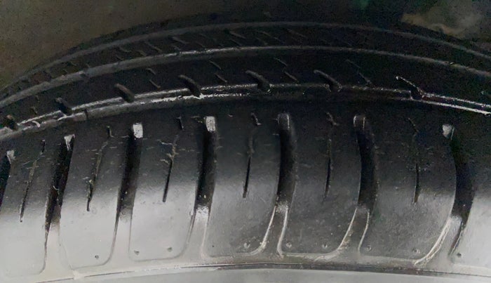 2018 Maruti Dzire VXI, Petrol, Manual, 30,539 km, Left Front Tyre Tread