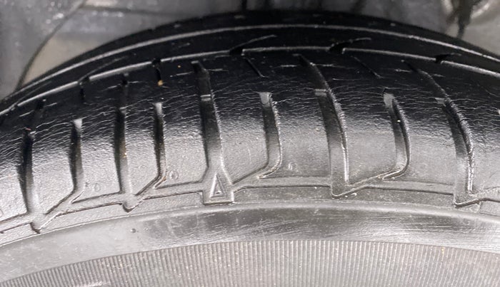 2015 Hyundai Elite i20 SPORTZ 1.2, Petrol, Manual, 68,719 km, Right Rear Tyre Tread