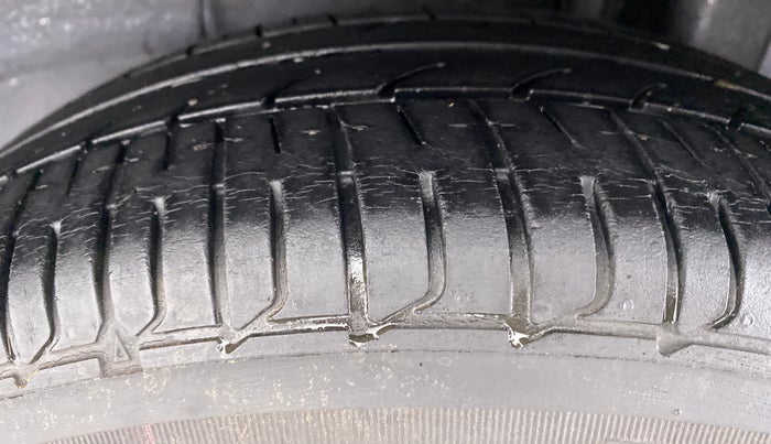 2015 Hyundai Elite i20 SPORTZ 1.2, Petrol, Manual, 68,719 km, Left Rear Tyre Tread