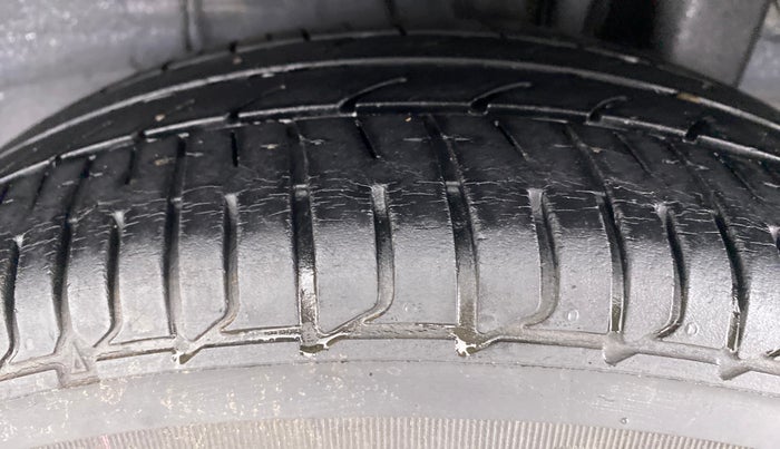 2015 Hyundai Elite i20 SPORTZ 1.2, Petrol, Manual, 68,719 km, Left Front Tyre Tread