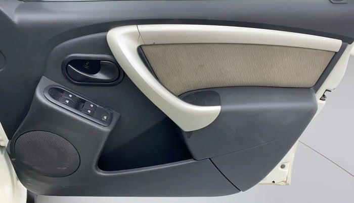 2014 Renault Duster RXL PETROL 104, Petrol, Manual, 62,767 km, Driver Side Door Panels Control