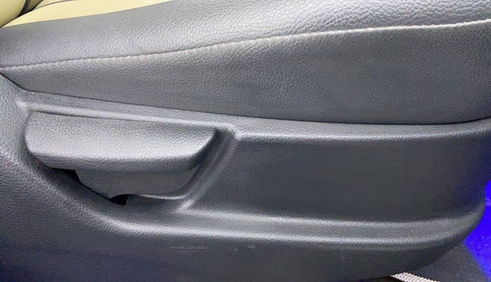 2013 Hyundai Eon MAGNA PLUS, Petrol, Manual, 13,809 km, Driver Side Adjustment Panel