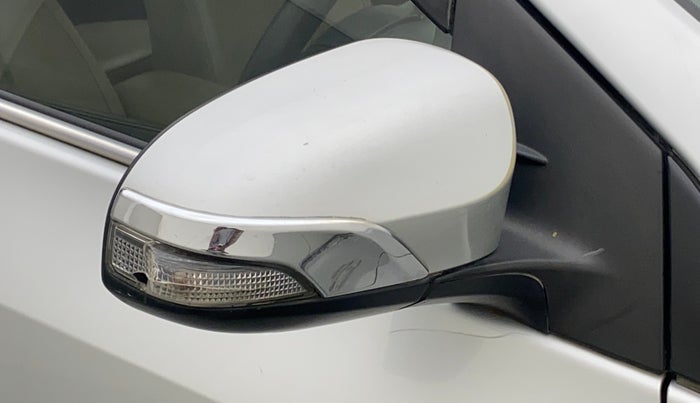 2015 Toyota Corolla Altis VL CVT PETROL, Petrol, Automatic, 83,431 km, Right rear-view mirror - Indicator light has minor damage