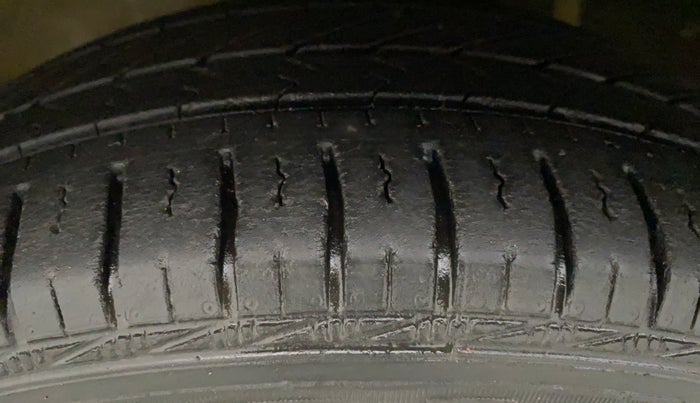2012 Maruti Zen Estilo LXI CNG, CNG, Manual, 69,197 km, Left Front Tyre Tread