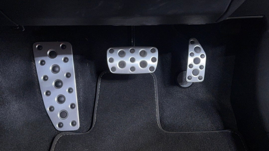 2022 Subaru Outback Awd Touring, Automatic, 11488 km, Pedals and Footmat