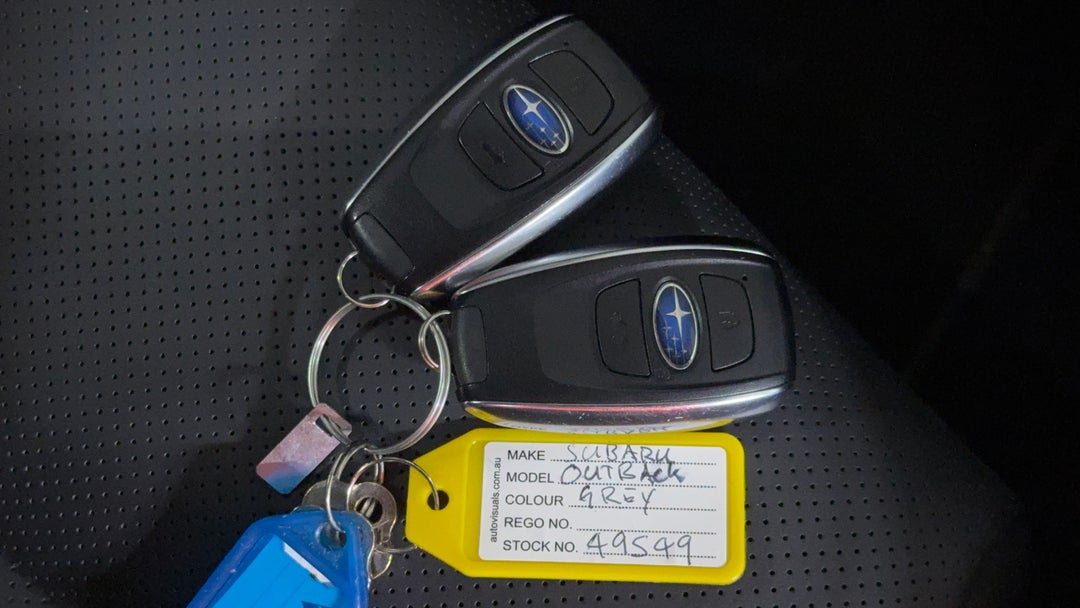 2022 Subaru Outback Awd Touring, Automatic, 11488 km, Key Close-up