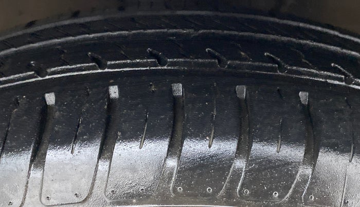 2018 Maruti Dzire VXI, Petrol, Manual, 10,457 km, Right Front Tyre Tread