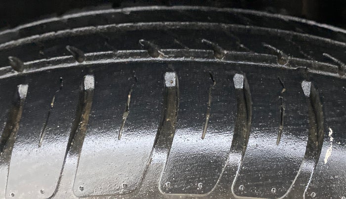 2018 Maruti Dzire VXI, Petrol, Manual, 10,457 km, Left Rear Tyre Tread