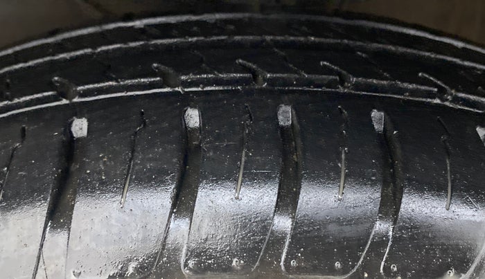 2018 Maruti Dzire VXI, Petrol, Manual, 10,457 km, Left Front Tyre Tread