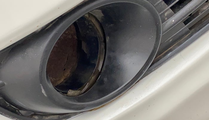 2011 Maruti Swift VXI, Petrol, Manual, 82,557 km, Right fog light - Minor damage