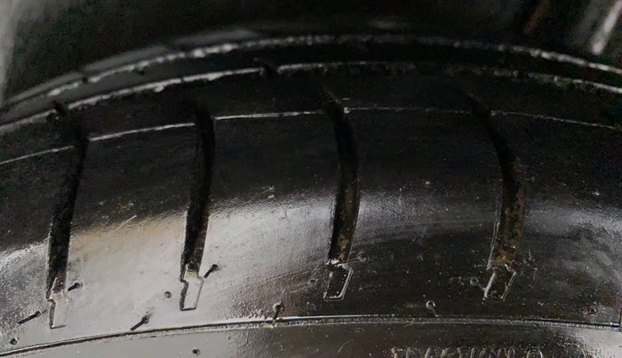 2011 Maruti Swift VXI, Petrol, Manual, 82,557 km, Left Rear Tyre Tread