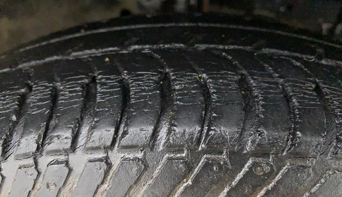 2014 Maruti Swift Dzire VXI, Petrol, Manual, 95,257 km, Right Front Tyre Tread