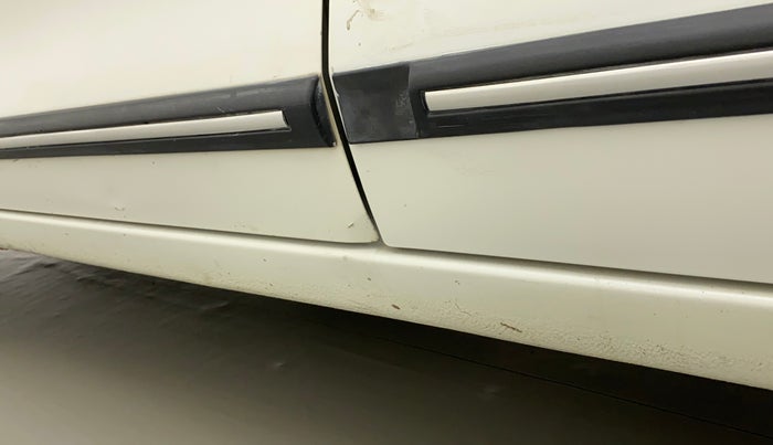 2017 Maruti Dzire VXI, Petrol, Manual, 96,392 km, Left running board - Paint has minor damage