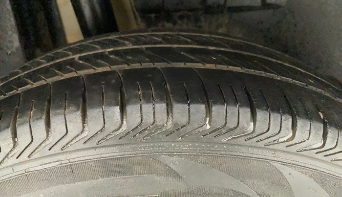 2017 Maruti Dzire VXI, Petrol, Manual, 96,392 km, Right Rear Tyre Tread