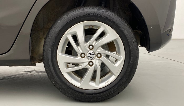 2017 Honda Jazz 1.2 V MT, Petrol, Manual, 43,723 km, Left Rear Wheel