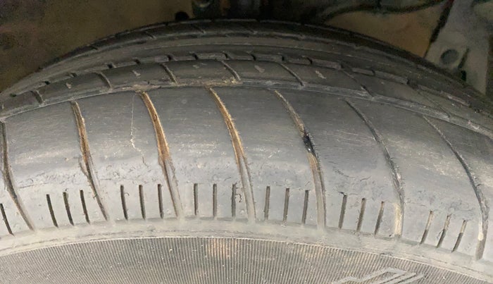 2012 Maruti Ertiga VDI, Diesel, Manual, 1,00,479 km, Right Front Tyre Tread