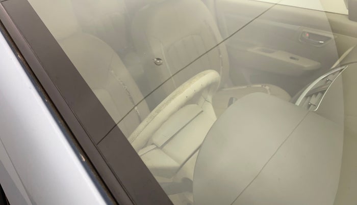 2012 Maruti Ertiga VDI, Diesel, Manual, 1,00,479 km, Front windshield - Minor spot on windshield