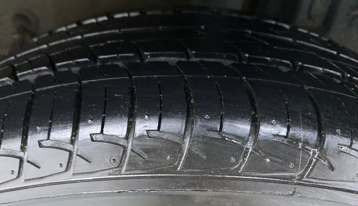 2014 Toyota Etios V SP, Petrol, Manual, 34,364 km, Left Rear Tyre Tread