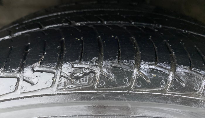 2014 Toyota Etios V SP, Petrol, Manual, 34,364 km, Left Front Tyre Tread