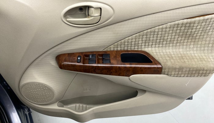 2014 Toyota Etios V SP, Petrol, Manual, 34,364 km, Driver Side Door Panels Control