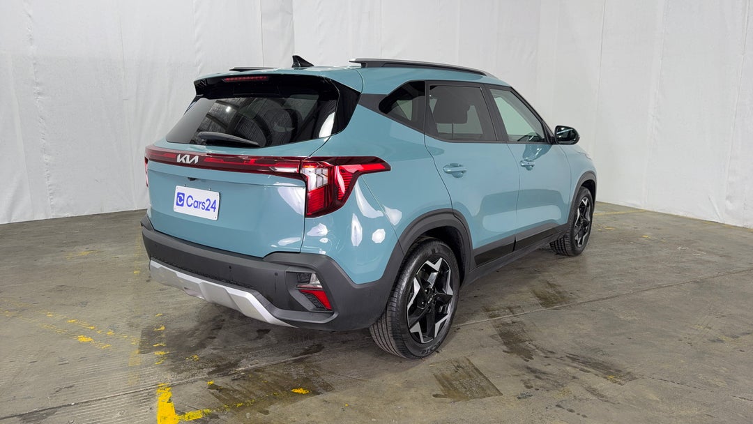 Right Back Diagonal (45- Degree) View