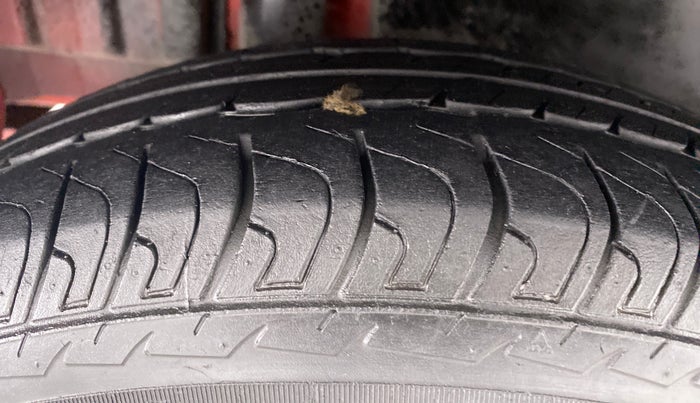 2016 Maruti Swift VXI OPT, Petrol, Manual, 44,695 km, Right Rear Tyre Tread