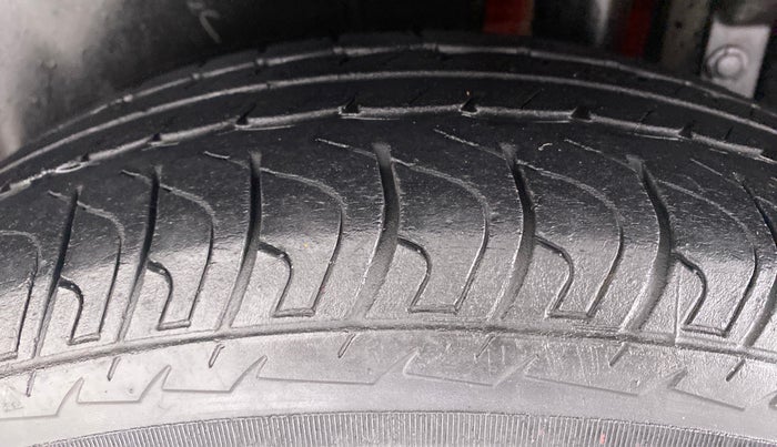 2016 Maruti Swift VXI OPT, Petrol, Manual, 44,695 km, Left Rear Tyre Tread
