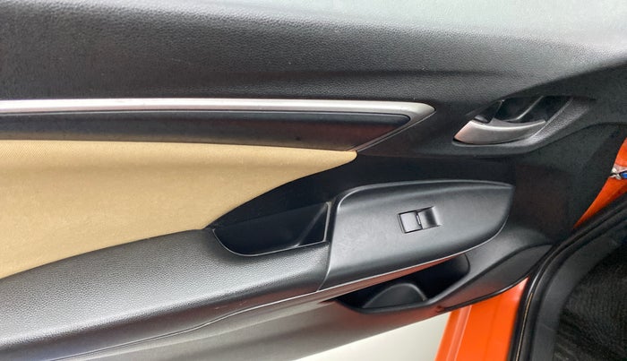 2018 Honda Jazz 1.5 V I DTEC, Diesel, Manual, 62,749 km, Left front window switch / handle - Power window makes minor noise
