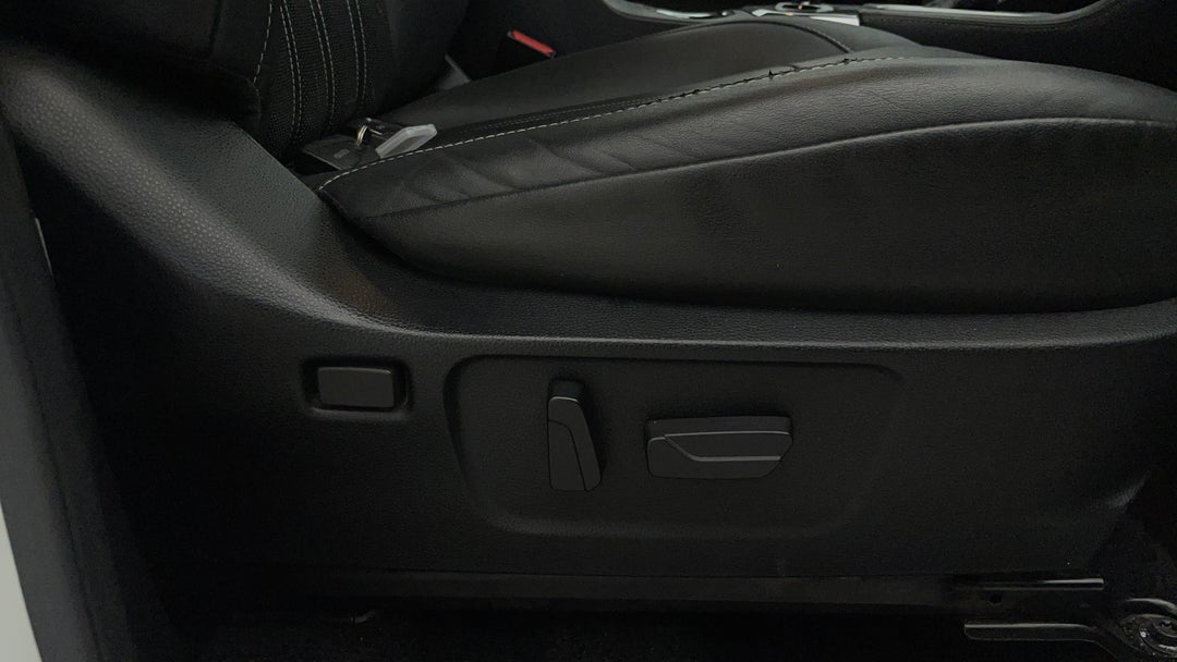 2021 Isuzu MU-X Ls-t (4x4), Automatic, 66660 km, Drivers Side Adjustment Panel