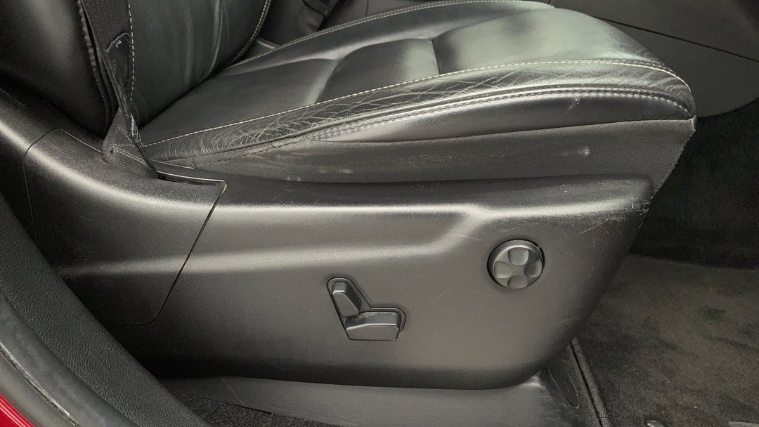 2013 Jeep Grand Cherokee Limited (4x4), Automatic, 89584 km, Drivers Side Adjustment Panel