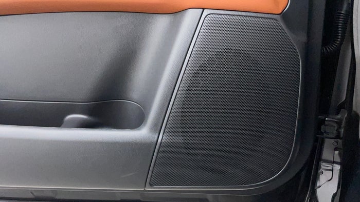 Nissan Patrol-Speakers