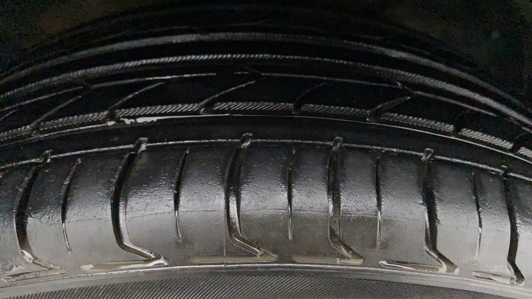 Right Front Tyre Tread