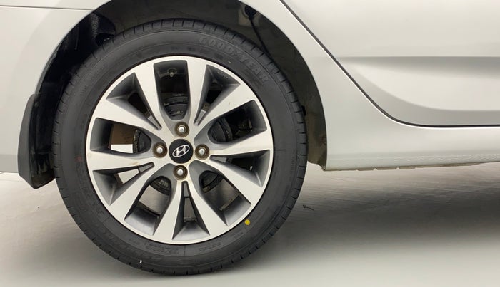 2015 Hyundai Verna FLUIDIC 1.6 VTVT S (O)  MT, Petrol, Manual, 62,858 km, Right Rear Wheel