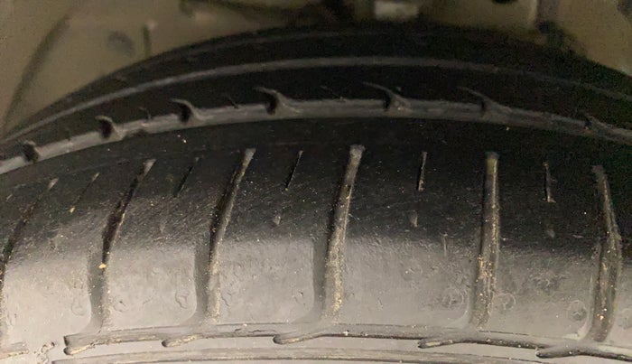 2015 Tata Bolt XT REVOTRON, Petrol, Manual, 28,293 km, Left Front Tyre Tread