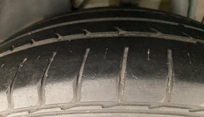 2015 Tata Bolt XT REVOTRON, Petrol, Manual, 28,293 km, Left Rear Tyre Tread