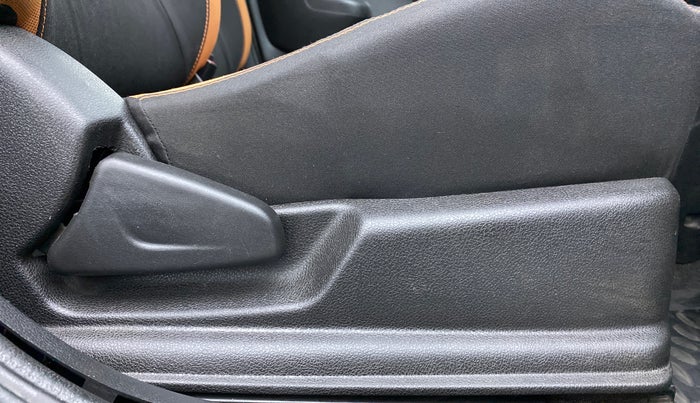 2018 Renault Kwid CLIMBER 1.0, Petrol, Manual, 21,409 km, Driver Side Adjustment Panel