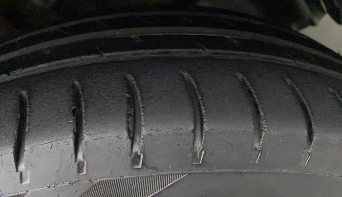 2013 Maruti Swift VXI, Petrol, Manual, 69,622 km, Left Rear Tyre Tread