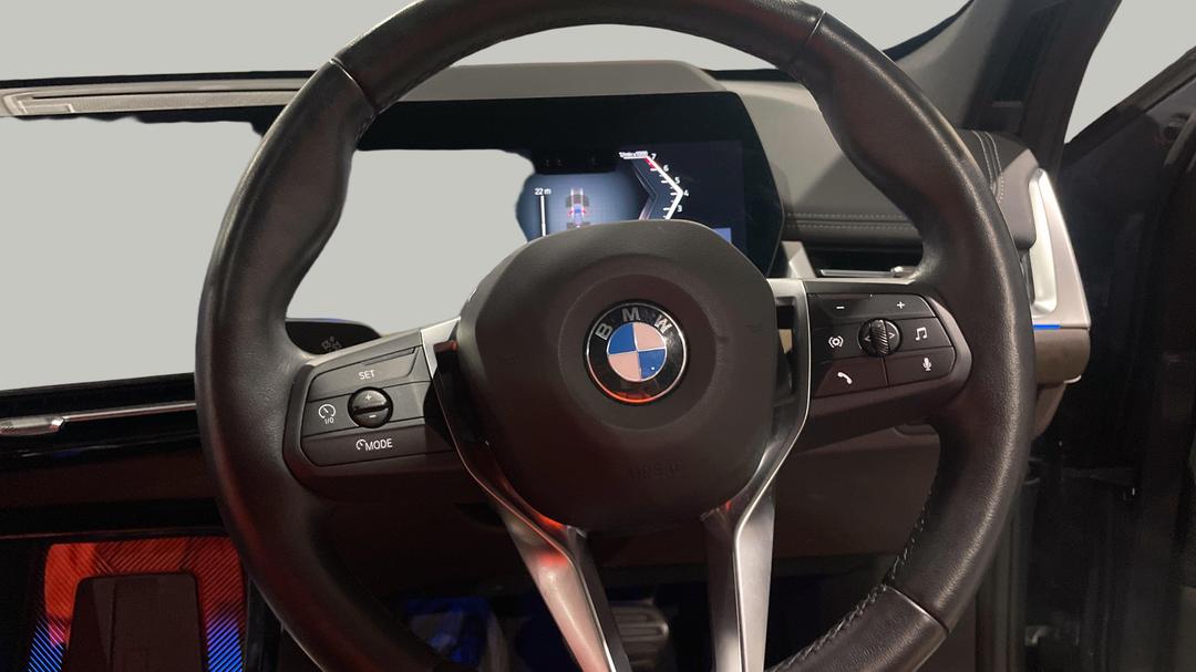 2023 BMW X1 sDrive18i, Automatic, 25512 km, Steering Wheel Close-up