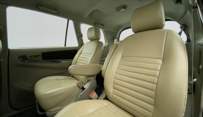 2012 Toyota Innova 2.5 GX 7 STR BS IV, Diesel, Manual, 1,83,519 km, Right Side Rear Door Cabin