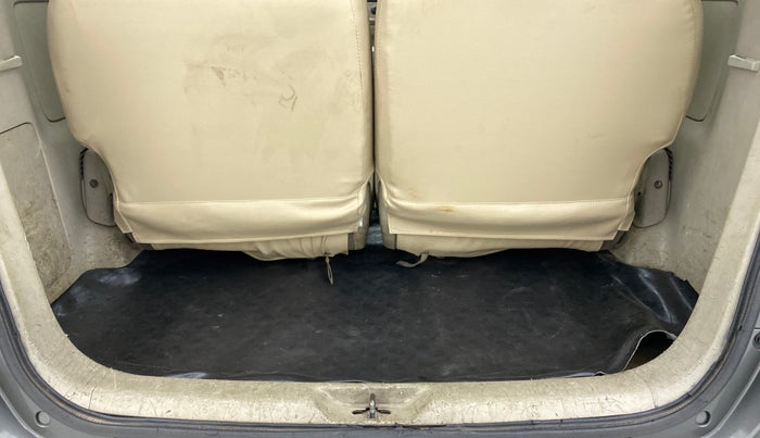 2012 Toyota Innova 2.5 GX 7 STR BS IV, Diesel, Manual, 1,83,519 km, Boot Inside