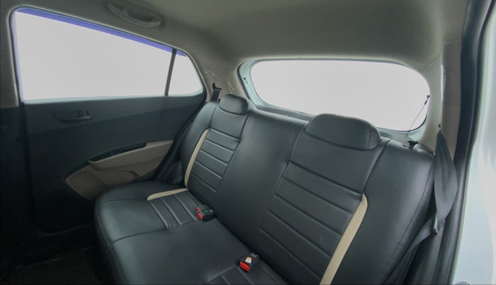 2019 Hyundai Grand i10 MAGNA 1.2 VTVT, Petrol, Manual, 12,271 km, Right Side Door Cabin View