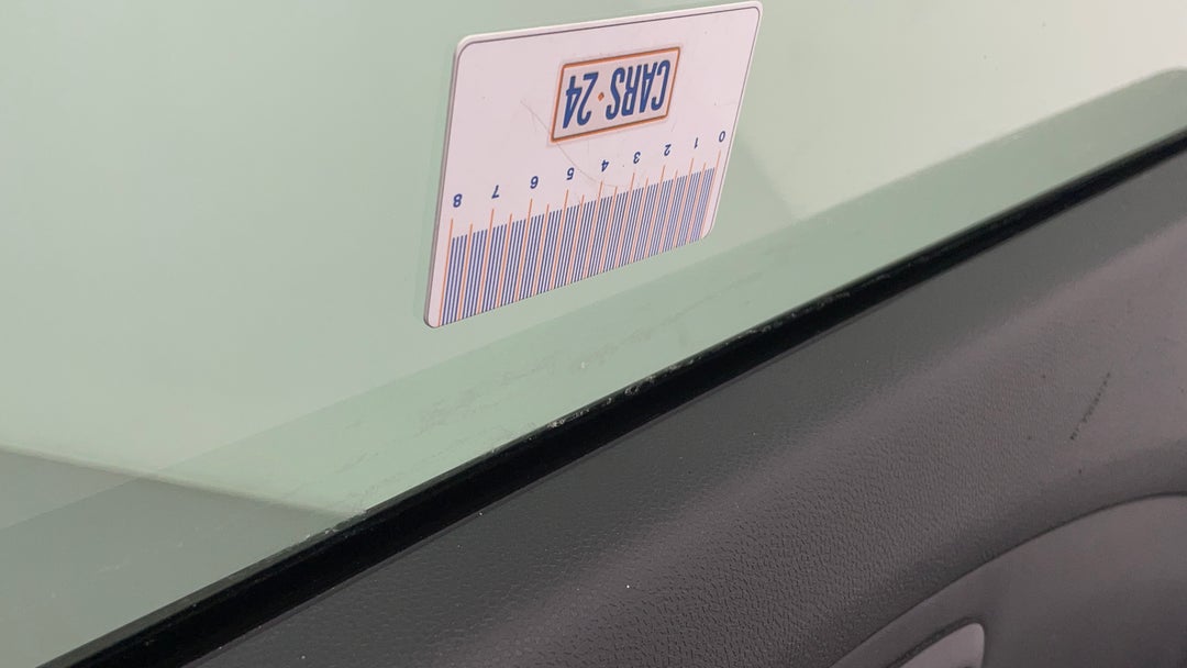 Window Glass Front RHS Tinting bubbling