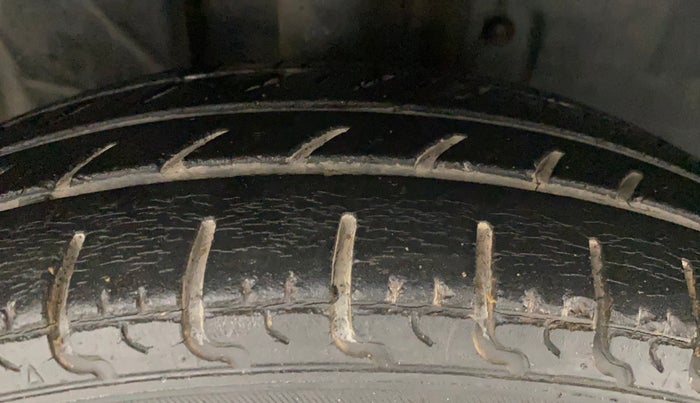 2016 Datsun Redi Go S, Petrol, Manual, 42,127 km, Right Front Tyre Tread