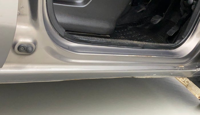 2016 Datsun Redi Go S, Petrol, Manual, 42,127 km, Right running board - Paint is slightly faded