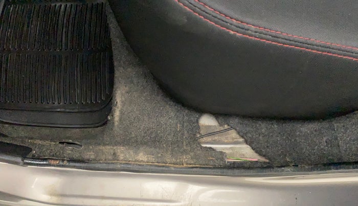 2016 Datsun Redi Go S, Petrol, Manual, 42,127 km, Flooring - Carpet is minor damage
