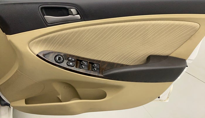 2017 Hyundai Verna 1.6 VTVT S AT, Petrol, Automatic, 57,376 km, Driver Side Door Panels Control