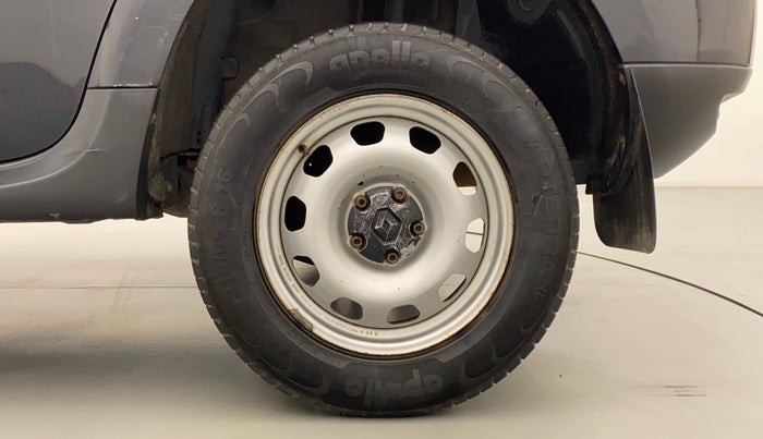 2015 Renault Duster RXE PETROL, Petrol, Manual, 67,363 km, Left Rear Wheel