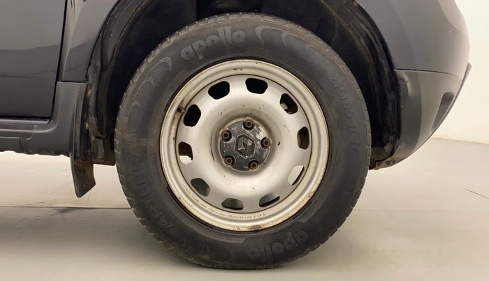 2015 Renault Duster RXE PETROL, Petrol, Manual, 67,363 km, Right Front Wheel