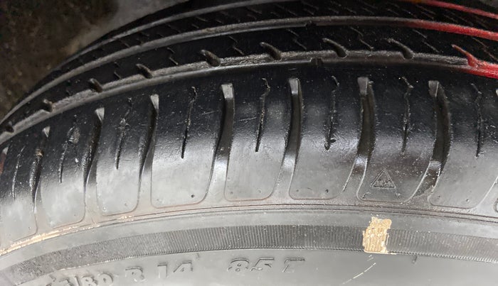 2015 Maruti Swift VDI ABS, Diesel, Manual, 92,673 km, Right Front Tyre Tread