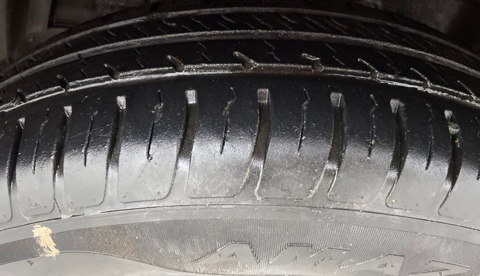 2015 Maruti Swift VDI ABS, Diesel, Manual, 92,673 km, Left Front Tyre Tread